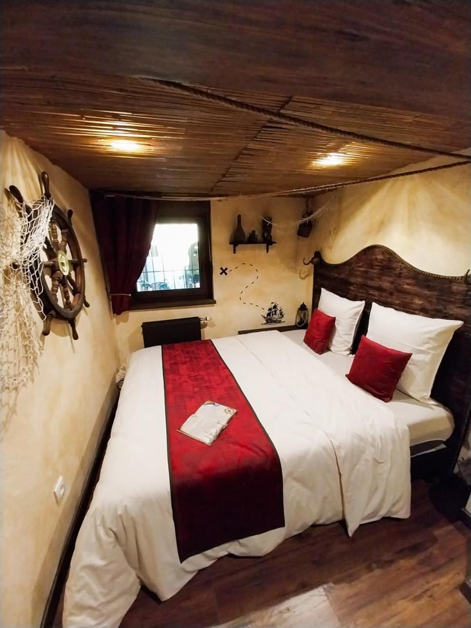Le Repaire Des Pirates Logement Magique Sainte-Croix-en-Plaine Luaran gambar