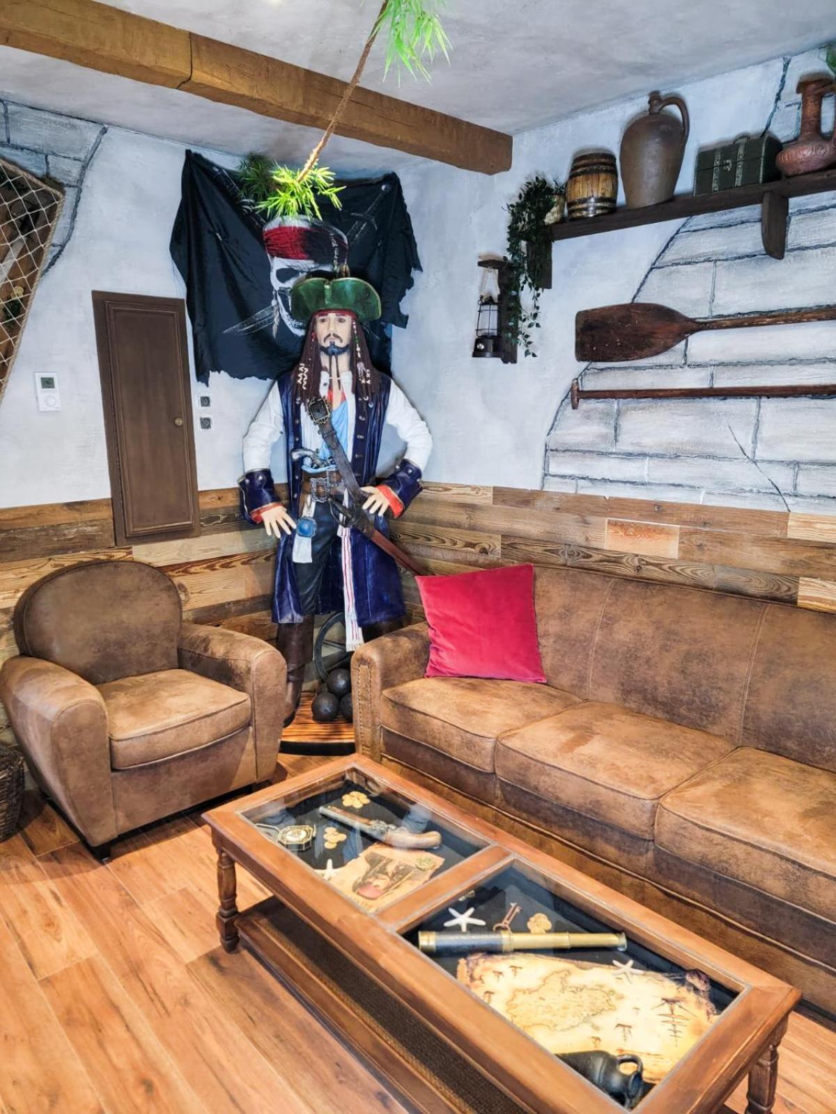 Le Repaire Des Pirates Logement Magique Sainte-Croix-en-Plaine Luaran gambar