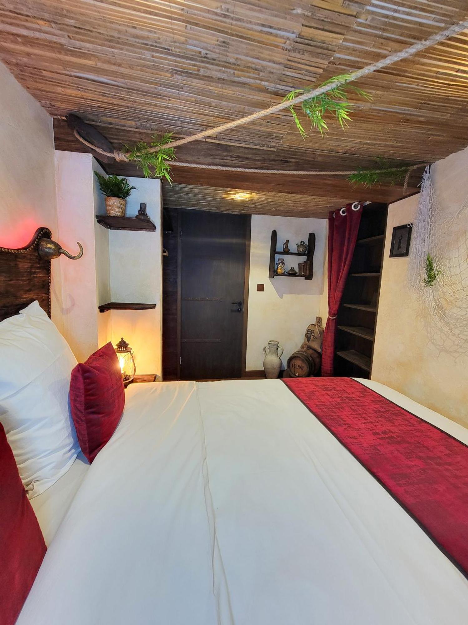 Le Repaire Des Pirates Logement Magique Sainte-Croix-en-Plaine Luaran gambar