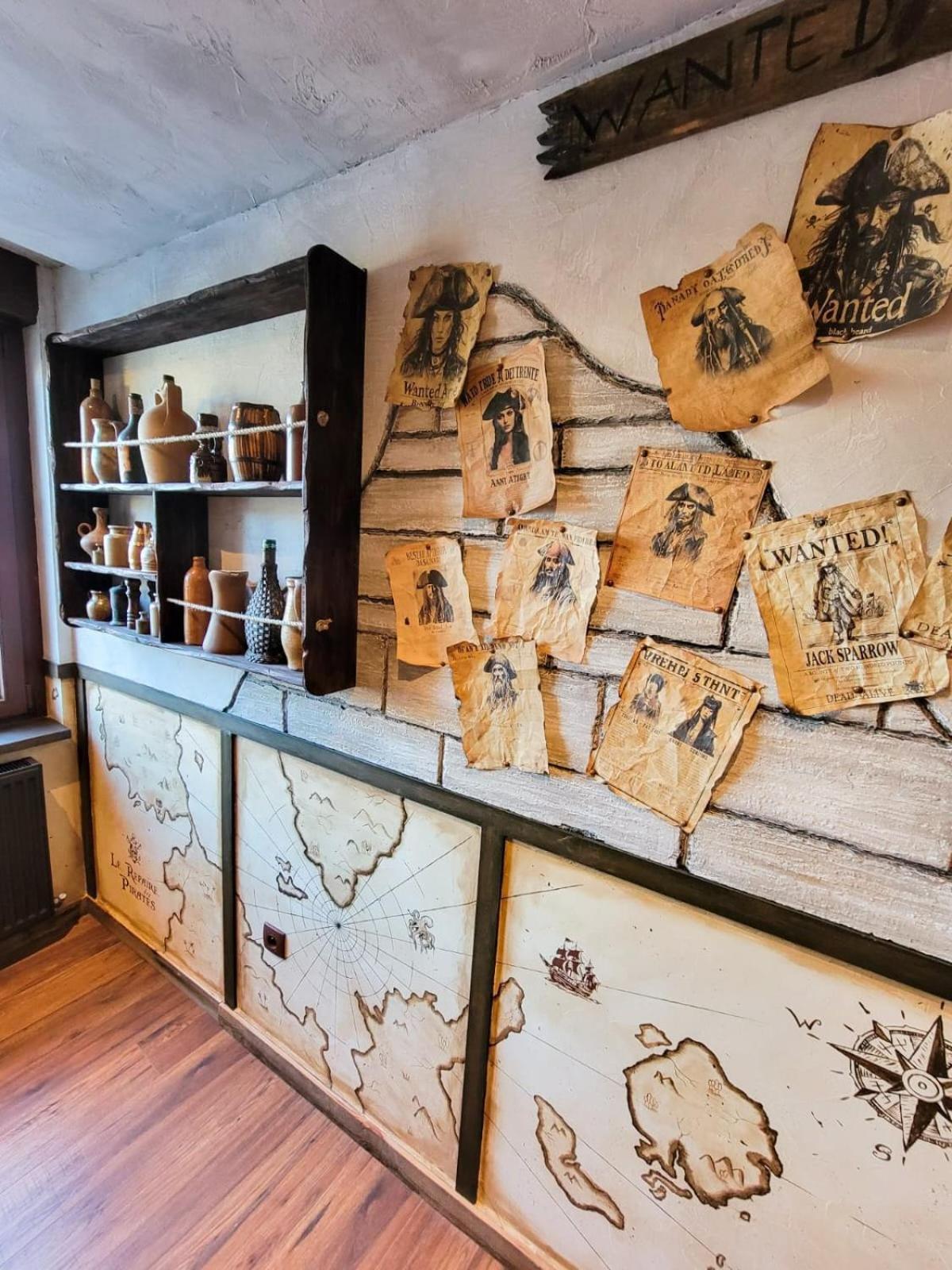 Le Repaire Des Pirates Logement Magique Sainte-Croix-en-Plaine Luaran gambar